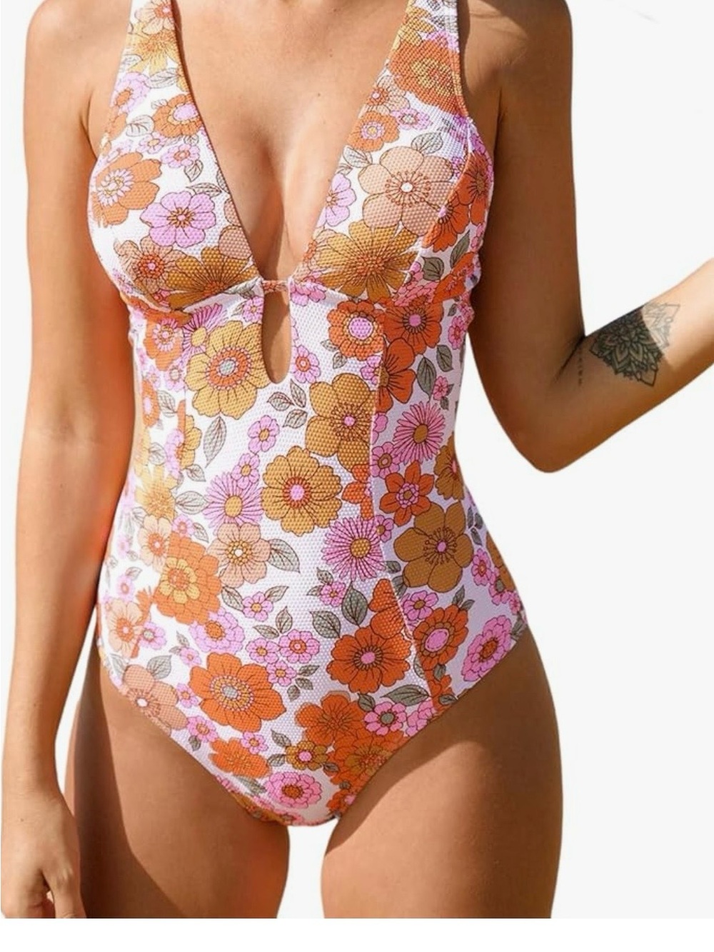 CUPSHE women’s one piece swimsuit, V neck keyhole cutout, O ring. Textured